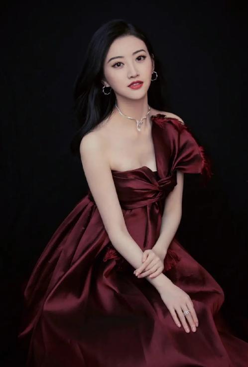 景甜早期爆料视频,揭秘娱乐圈幕后真相 第2张 景甜早期爆料视频,揭秘娱乐圈幕后真相 第2张